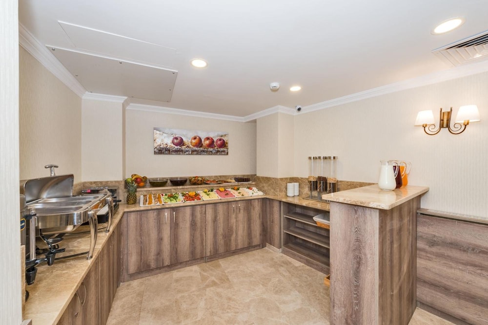 Alphonse Otel - Image 32