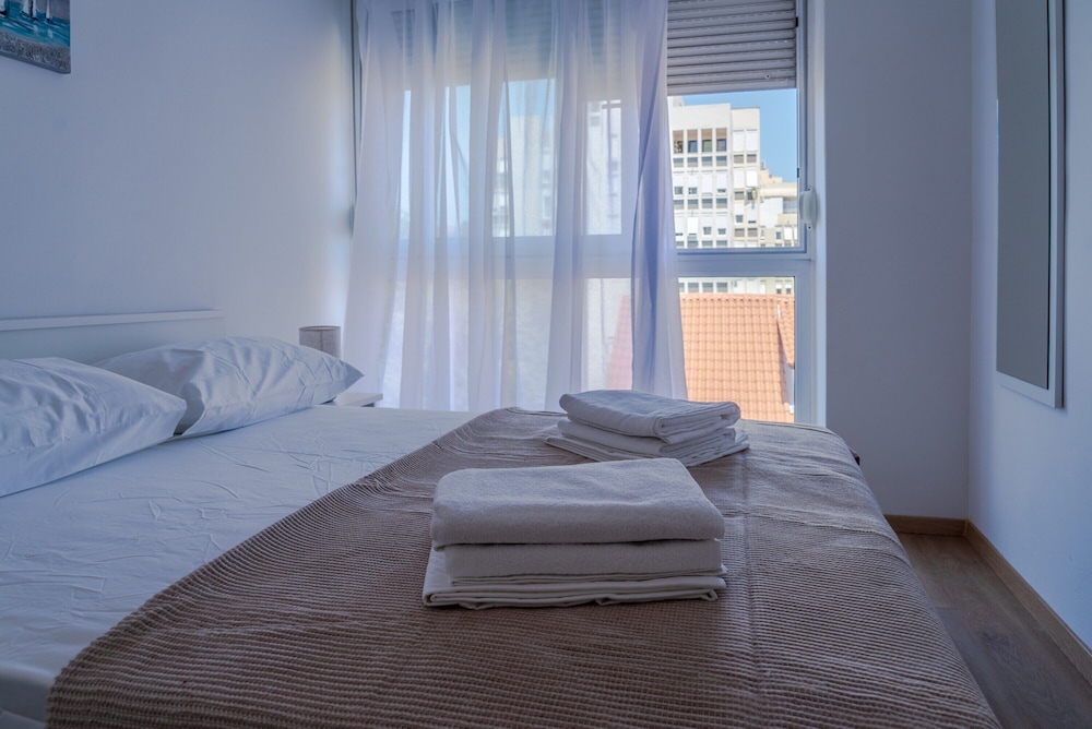 Spacious apt few min Walk to old Town and Beach view 4