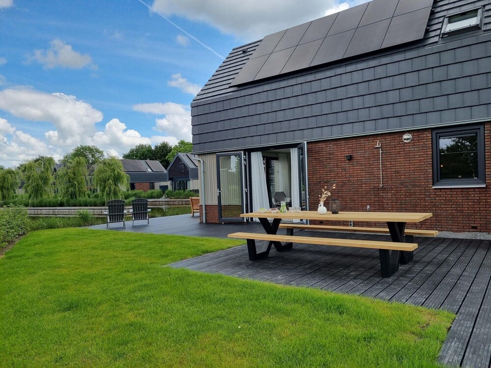 Luxurious Detached Water Villa With Jetty