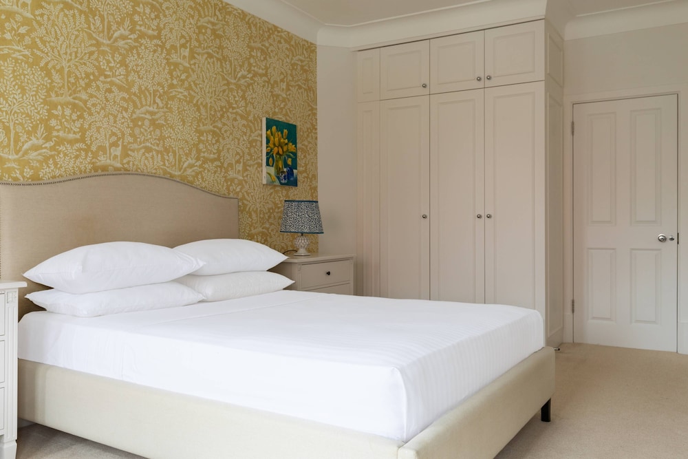 Sloane Avenue IV by Onefinestay