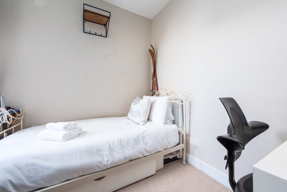 Supreme Hampstead Home Next to Hampstead Heath by Underthedoormat