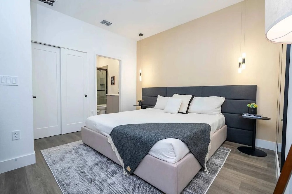 Luxury Villas Collection - Near Parks & Shopping