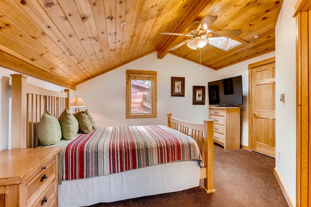 Estes Park Condos - Property Image 8