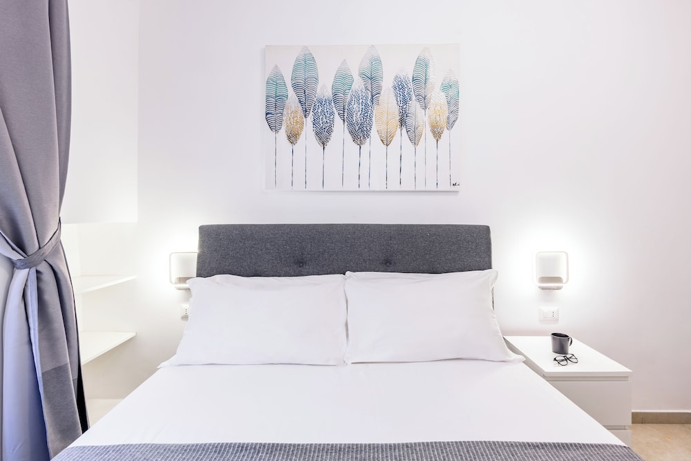Chiaia Boutique Flat on Pedestrian Area by Napoliapartments