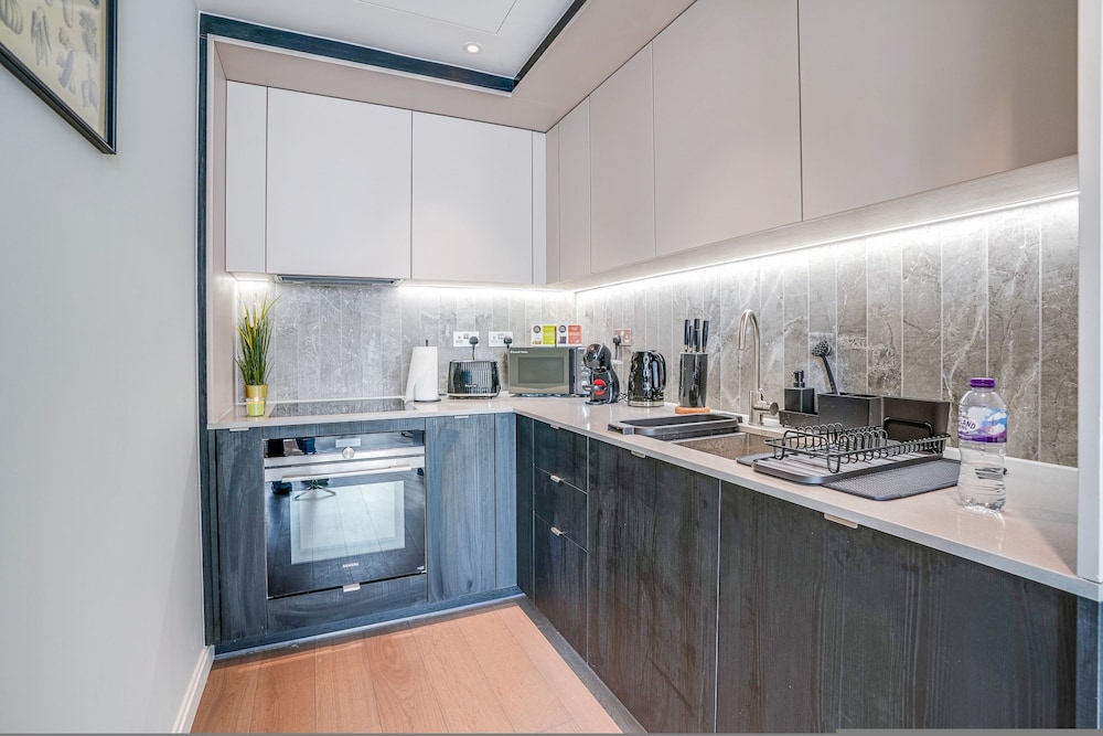 Central London Stay in Vauxhall With Balcony