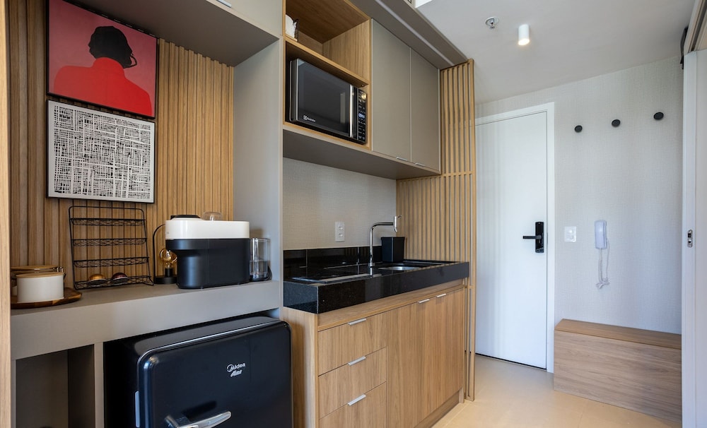 Modern Studios on R. Augusta 800m From the Subway - OAG