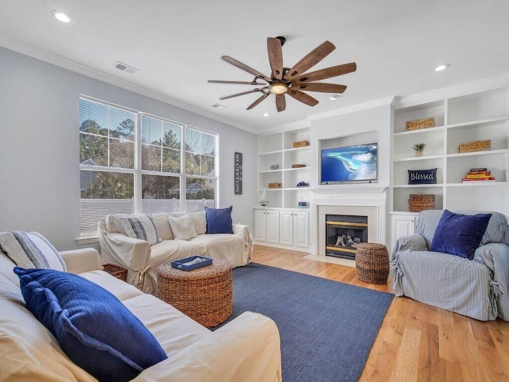 Coastal Quarters in Bluffton - Dog Friendly! Bluffton Park Lowcountry Charmer