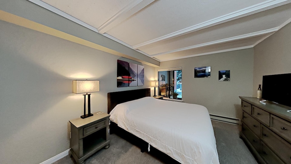 Spacious 2 BR Units at 1849 Condos With Free Pool, Parking & Wifi