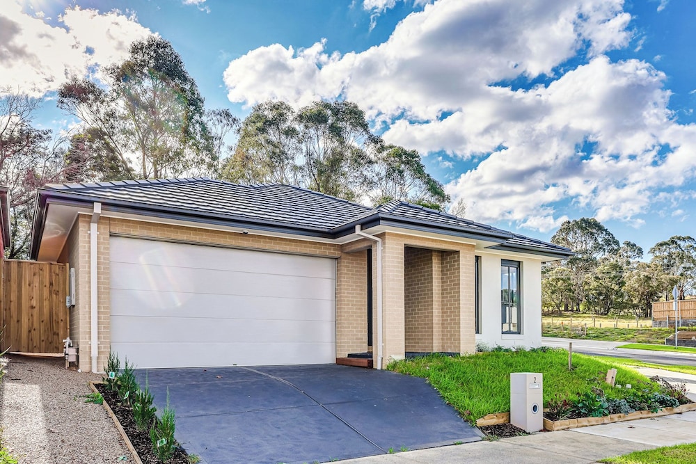StayAU Officer Newly 5BRM Homley Villa House