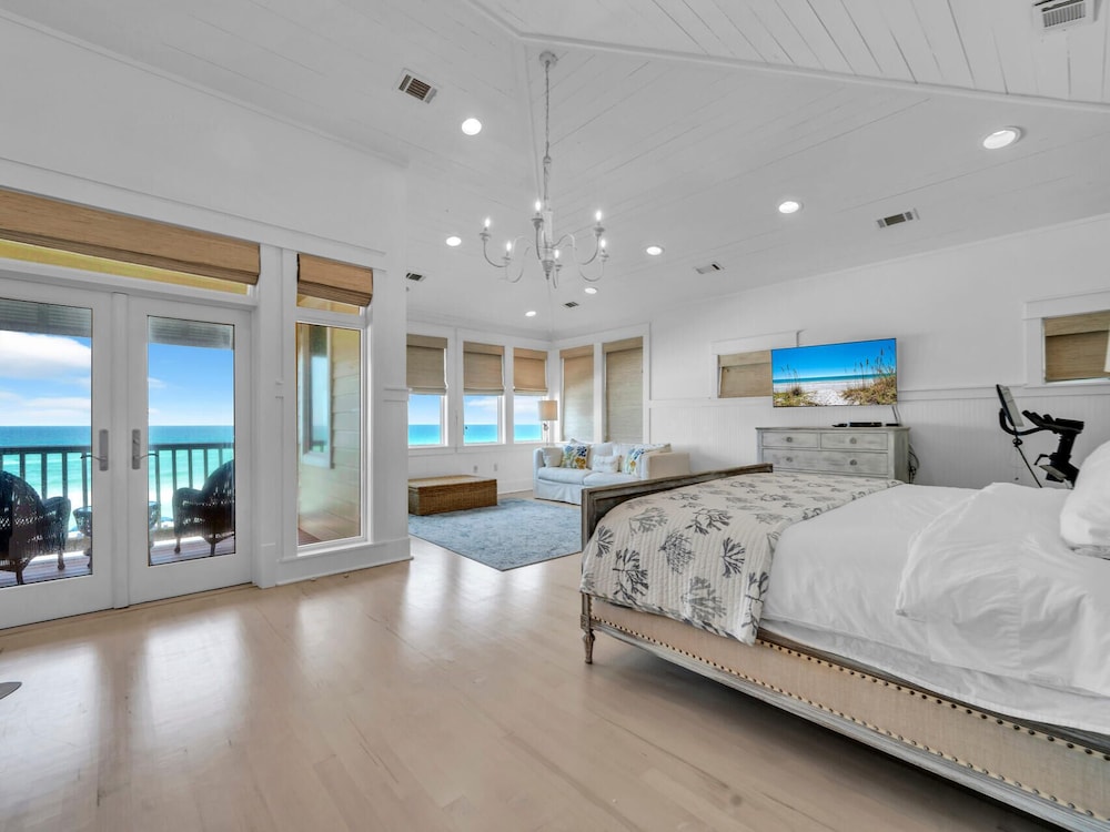4BR Beachfront Home With Hot tub & Private Beach Access!