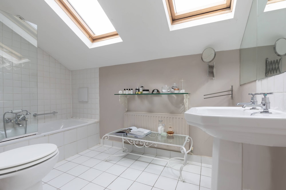 Tetcott Road by Onefinestay