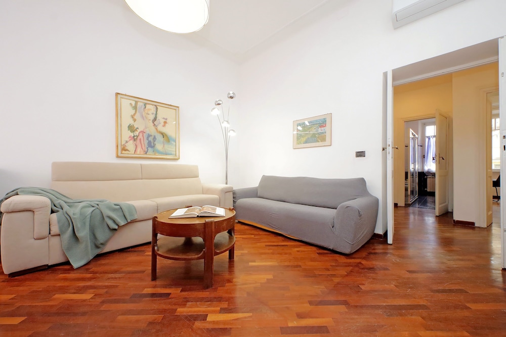 Giuliana Giant Apartment