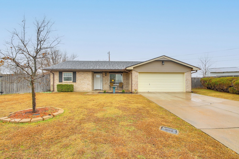 5 Mi to Museum of the Great Plains: Home w/ Patio