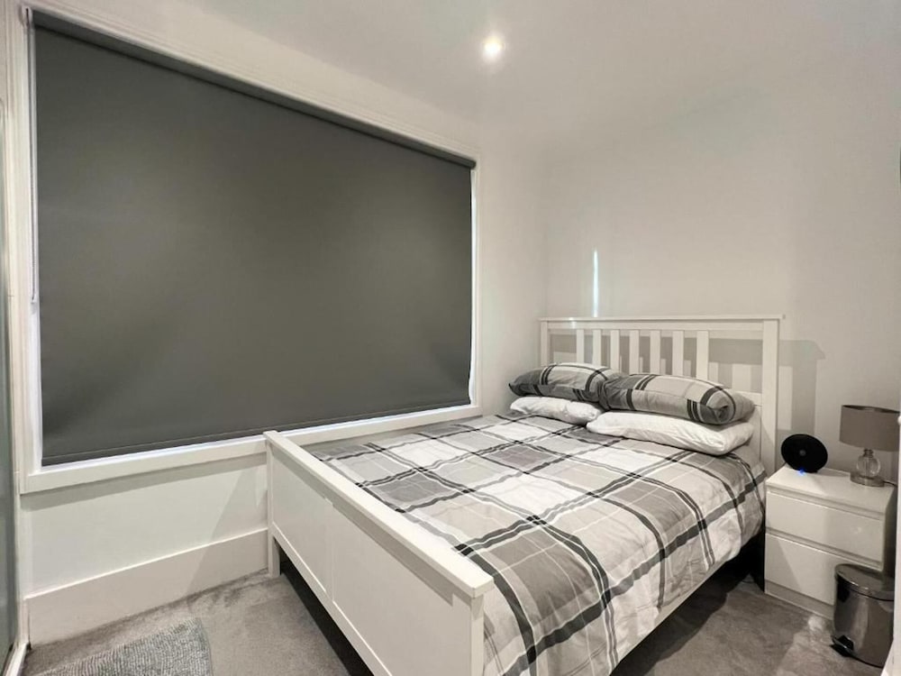 Spacious1br-6guests-walktoshops-fastwifi