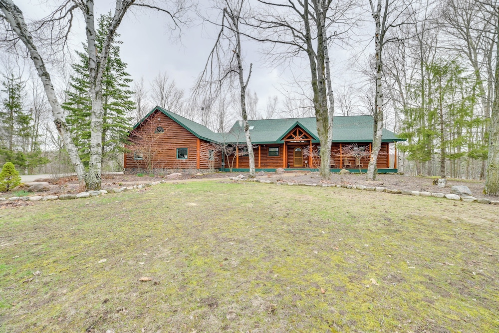 Deck + Beach Access: Lakefront Cabin in Levering!