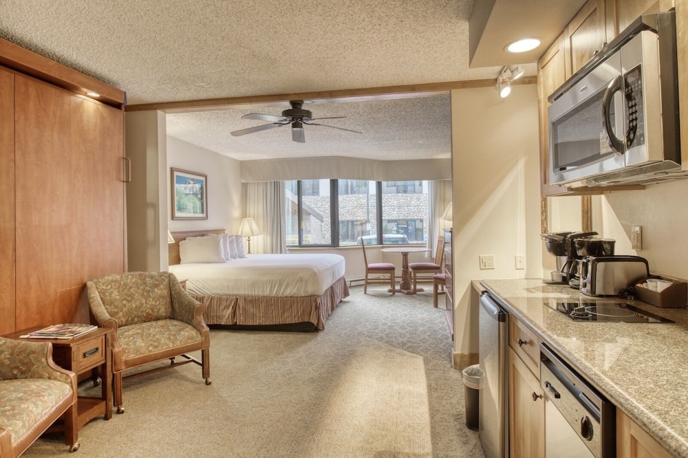 The Grand Lodge by Traverse Hospitality (No Resort Fees)