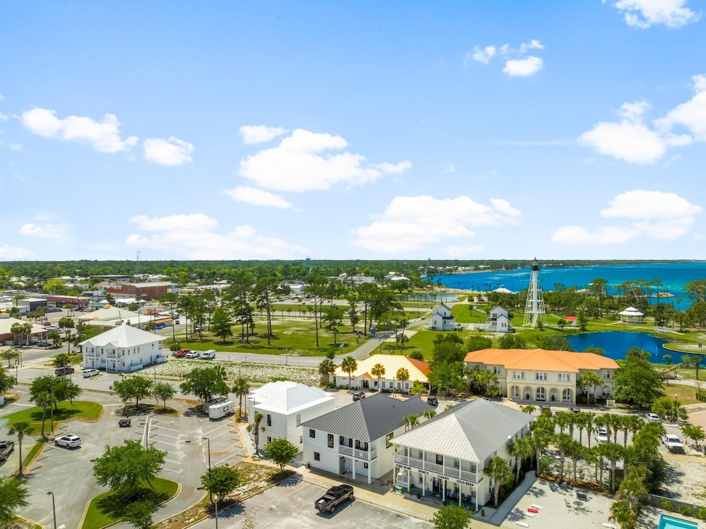 Pet Friendly Beach House - Marina View