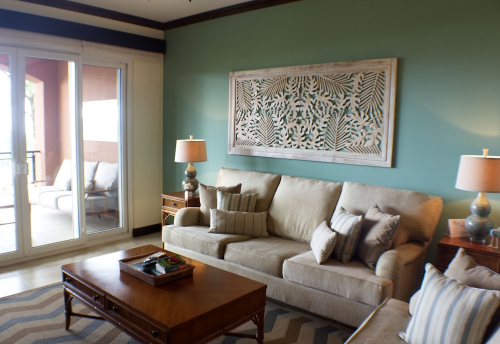 CR Luxury Los Sueños Condos