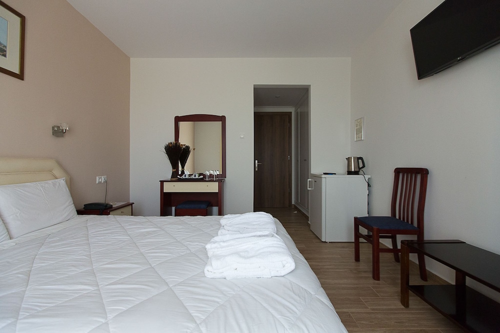 Flisvos Rooms