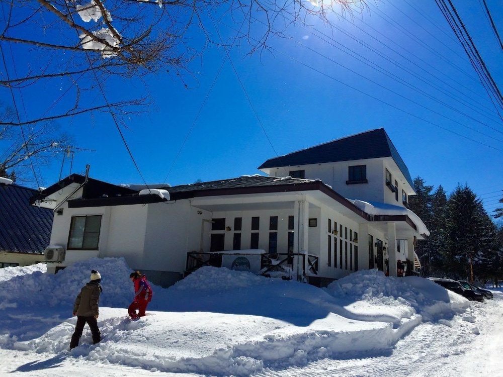 Hakuba Landmark Iwatake Lodge