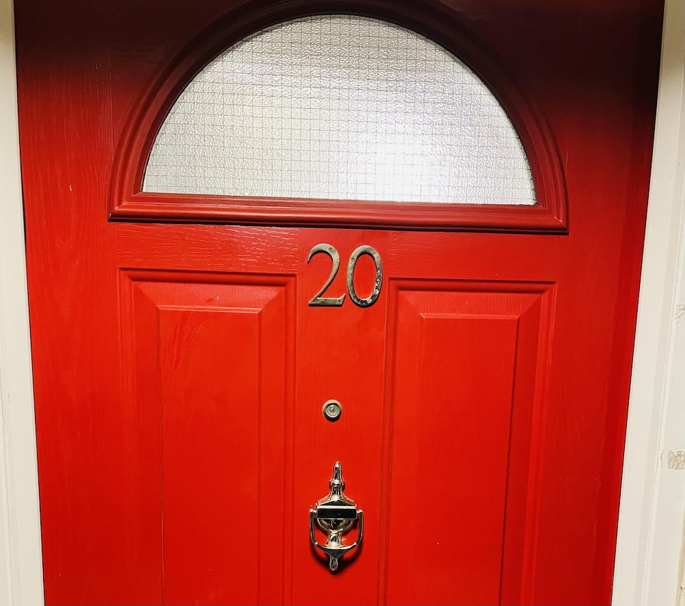 Walk to Lcy Airport/ Excel /dlr 1Br Flat