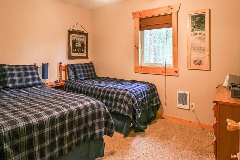Quaint Clam 2 Bedroom Home