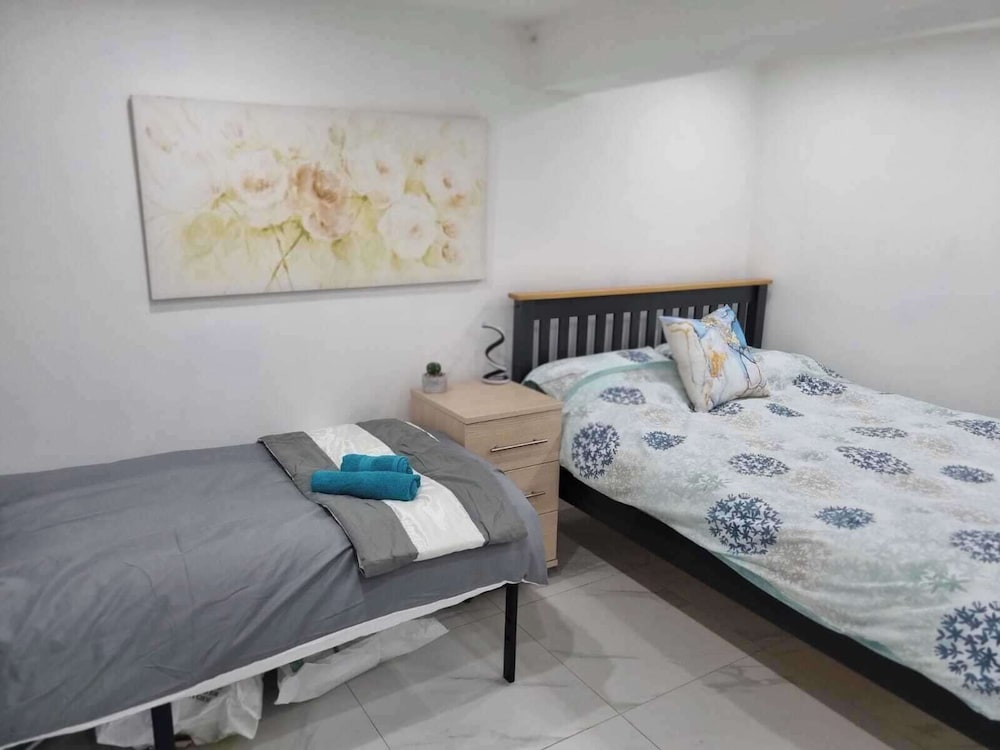 Cozy Sleep 5 Hudds Base -work/travel, Free Parking