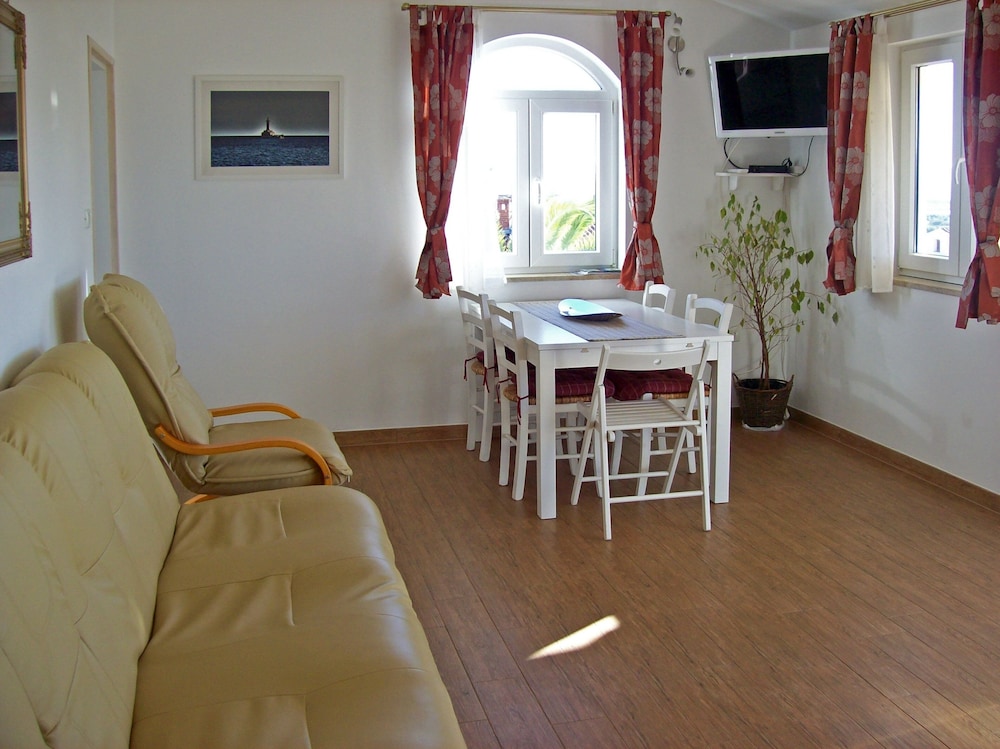 Lovely Apartment No.1 in Liznjan view 4