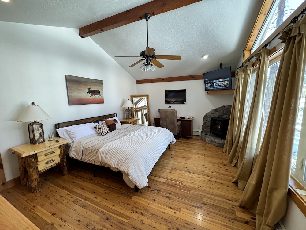 Sundown Lodge 4 Bedroom Home