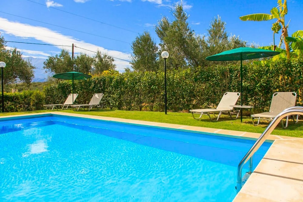 Villa Giannis Large Private Pool Walk to Beach A C Wifi Car Not Required Eco-friendly - 2088 photo 2