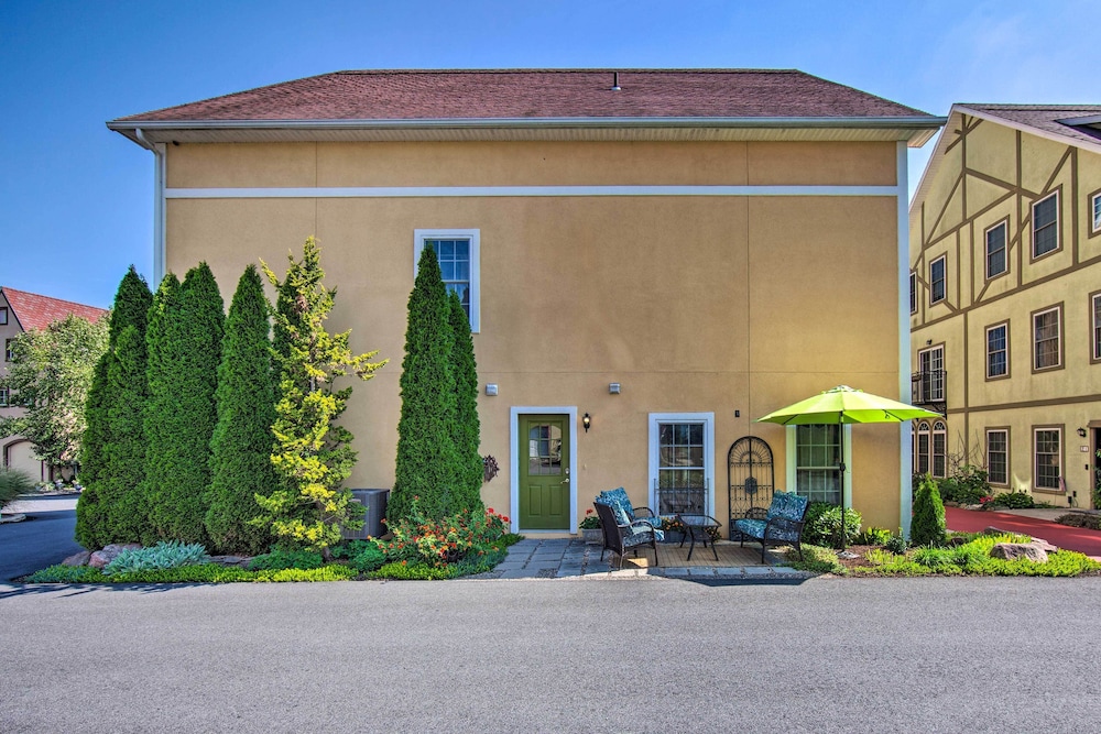 Unique Townhouse in Bavarian-style Neighborhood! - Property Image 4