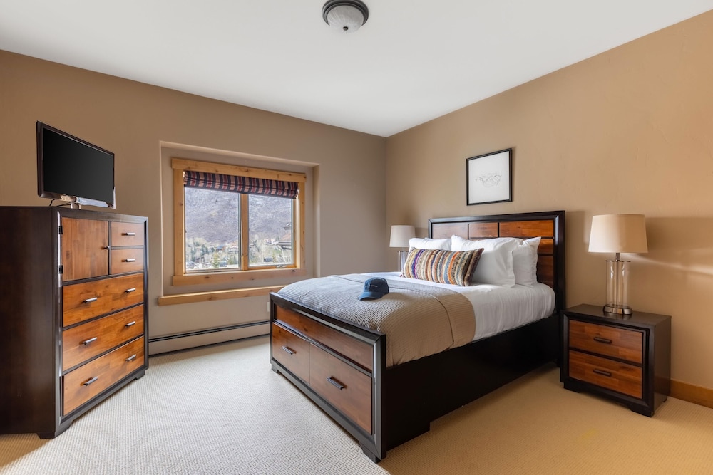 Highline by Avantstay Breathtaking Mountain Home w/ Hot Tub & Views view 2