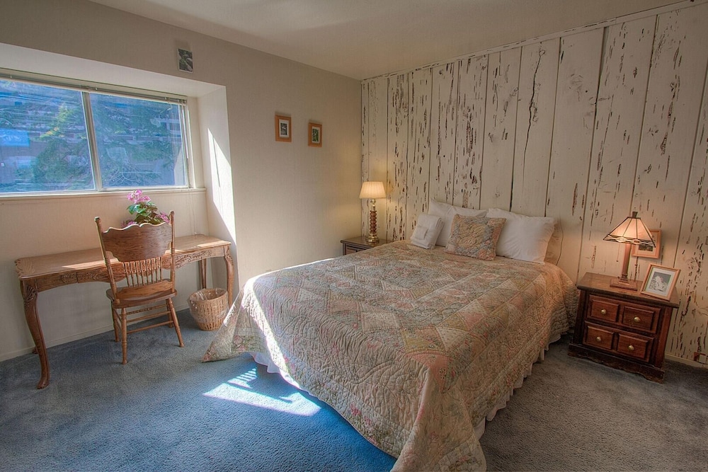 Lake Tahoe Vacations - Life's Better The Milky Way 4 Bedroom Condo by RedAwning - Property Image 3