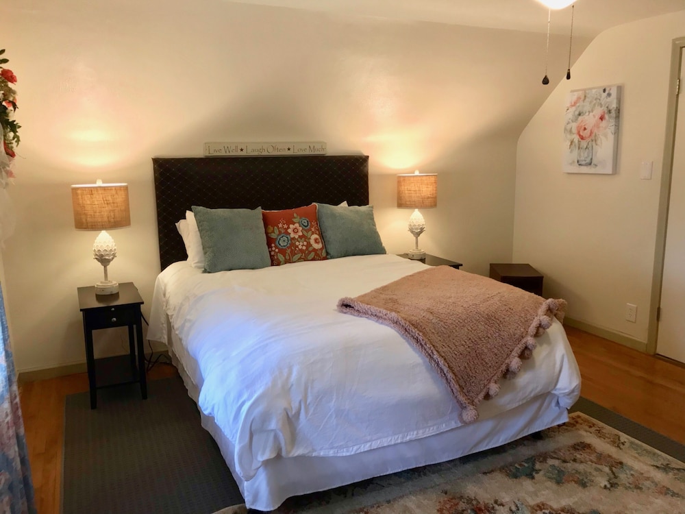 The Little Italy of Niagara Falls Bed & Breakfast