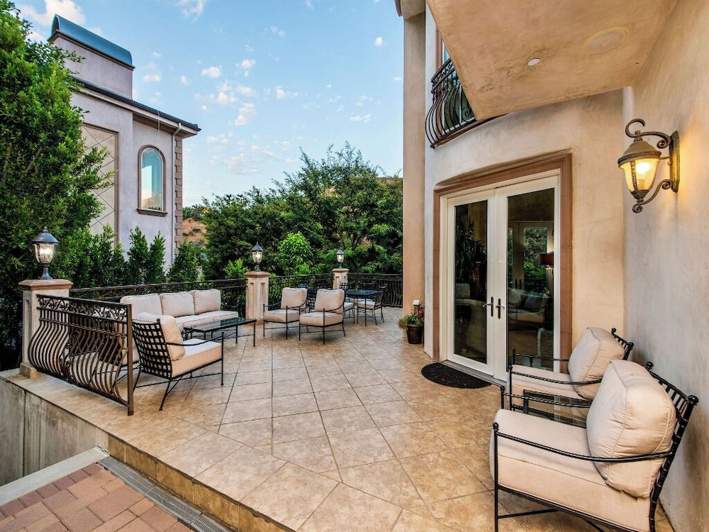 Robmar Mansion - Beverly Hills Mediterranean Estate With Pool & Sport Court