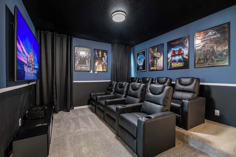 Spacious 9-bedroom Orlando vacation home