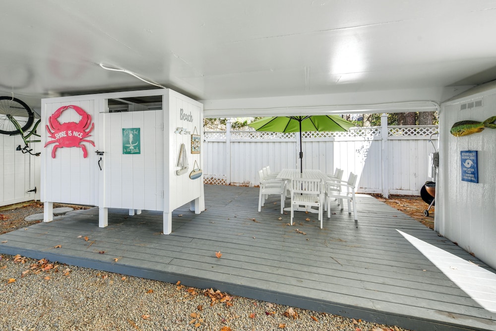 2 Mi to Boardwalk: Home w/ Deck in Bethany Beach!