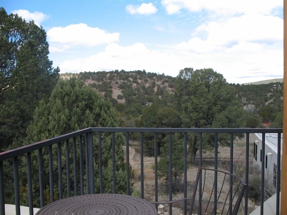 Bear Mountain Lodge