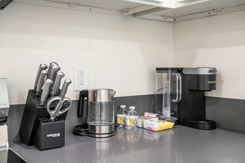 Clean Cozy Apartment Near LA Top Attractions 5