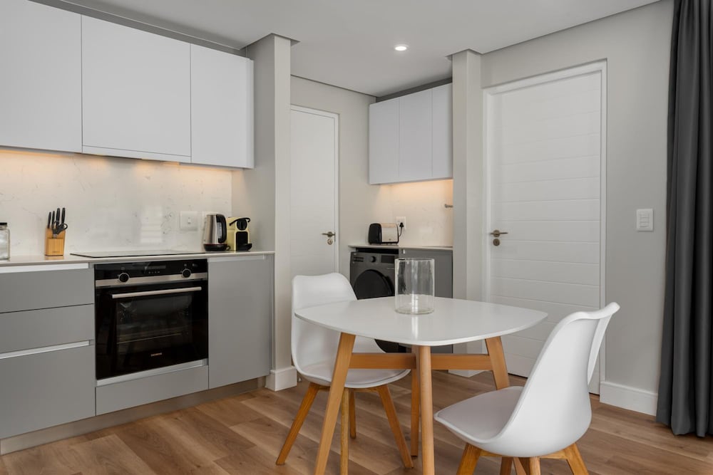 Central Minimalist 1bed by the Ocean The Bantry