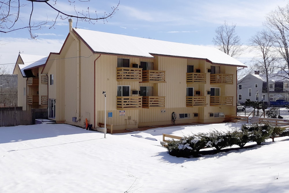 Iron Horse Inn - Property Image 12