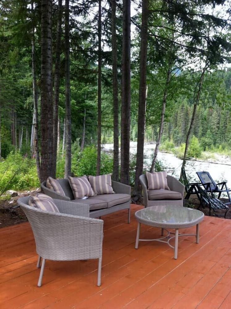 Mount Robson Mountain River Lodge