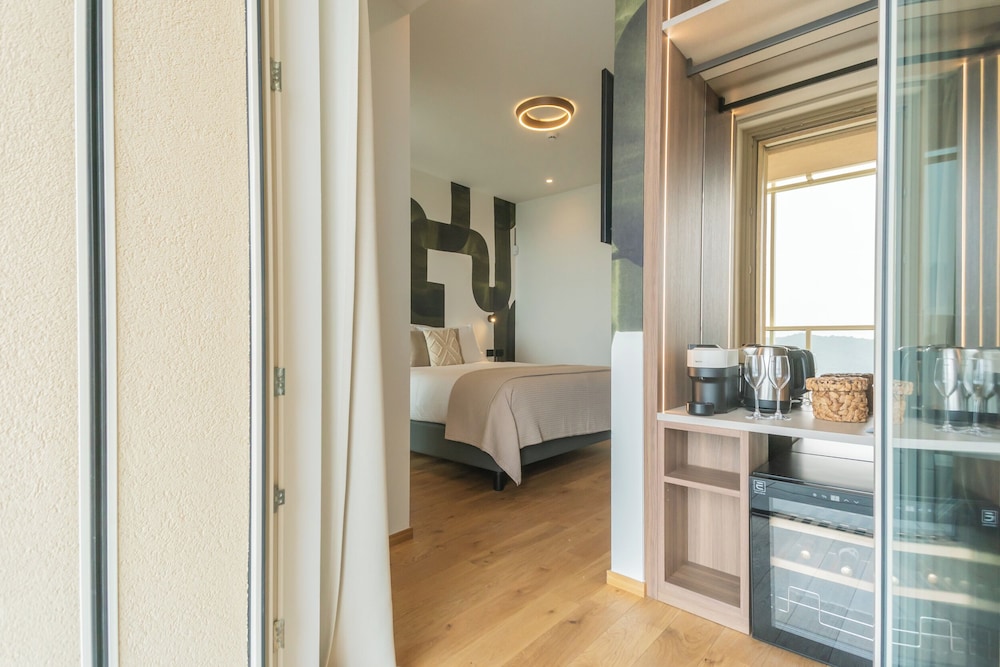Pureview Luxury Suites, with breakfast & pool by Rent all Como