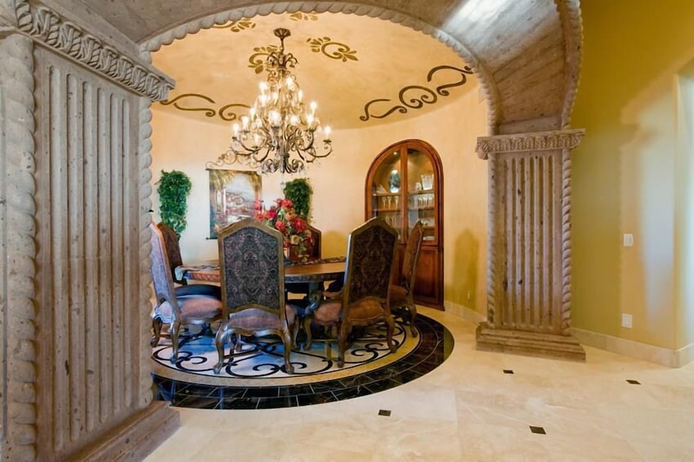 Bella Estate By Signature Vacation Rentals