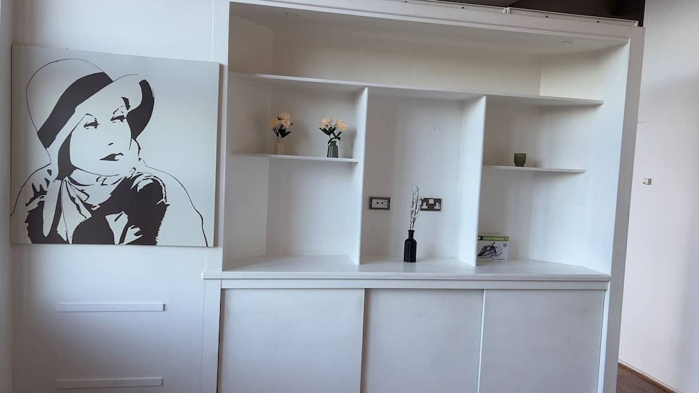Modern Oasis / Central Location view 3