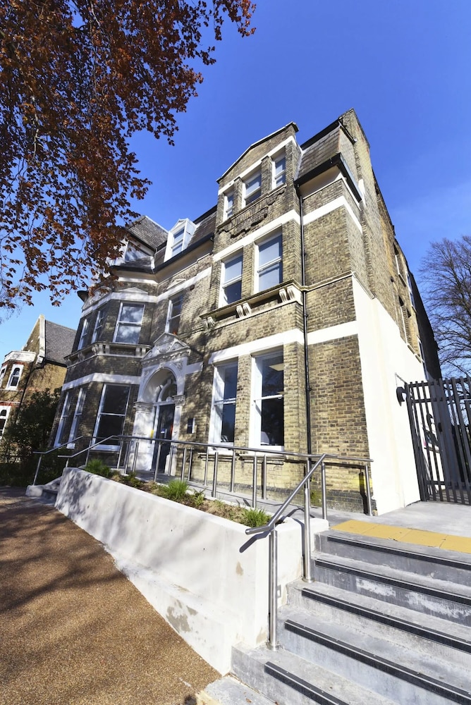 Raymont Hall