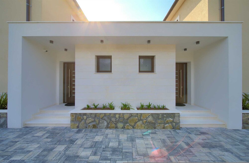 Villa Lord With Heated Pool Jacuzzi and Sauna