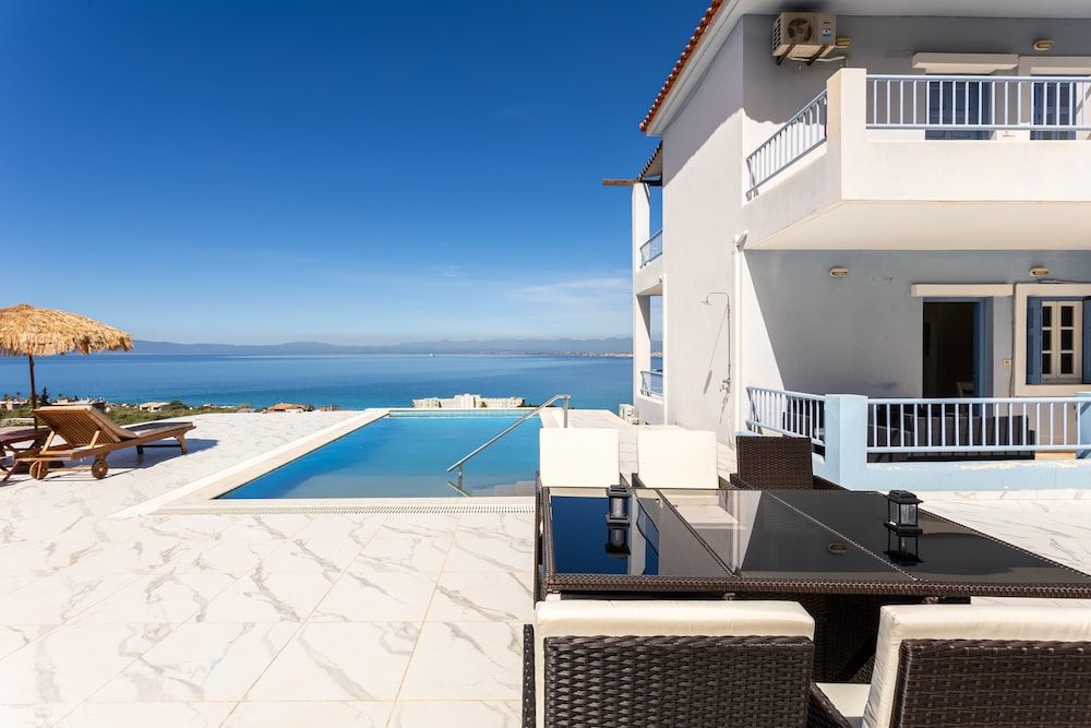 Modern Seaview Nest With Pool Panoramic Views