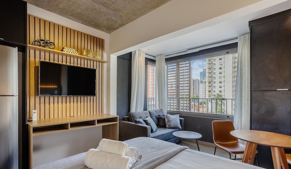 Modern Studios on R. Augusta 800m From the Subway - OAG