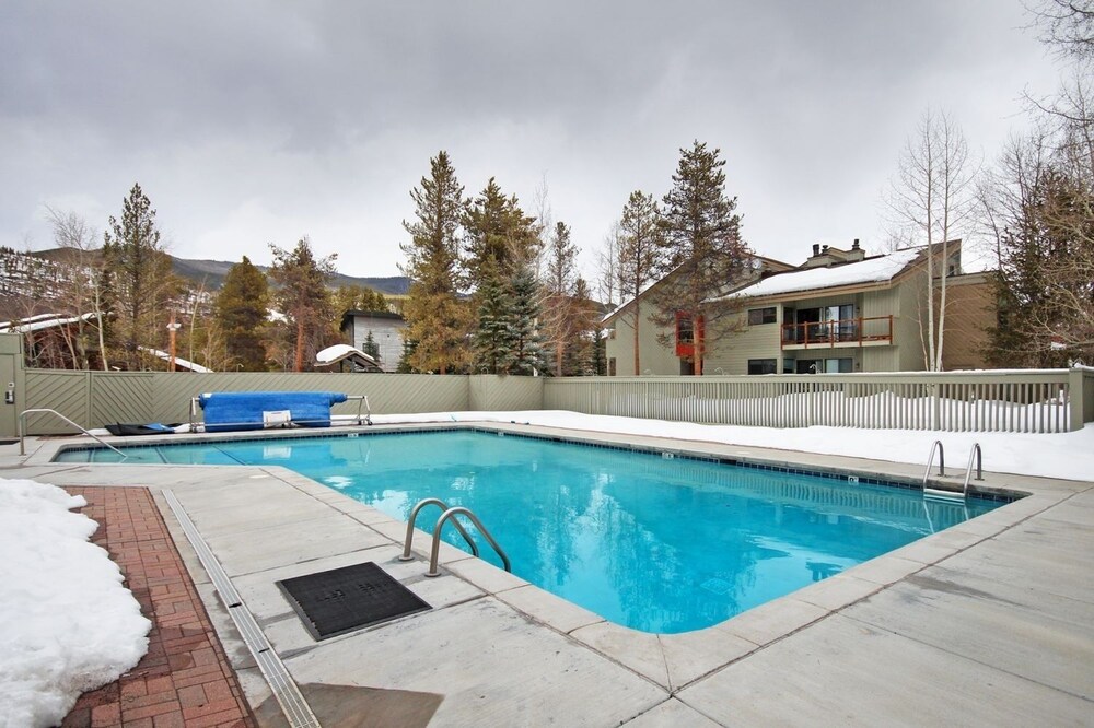 1100 Flying Dutchman 1 Bedroom Condo by RedAwning view 5